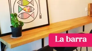 Sientéte en la barra