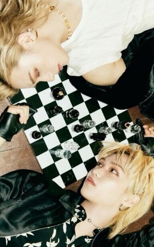 Atados || Hyunlix (omegaverse)