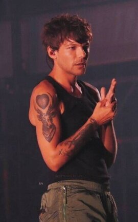 Just a bit Twisted 
[ADAPTACIÓN]
larry stylinson